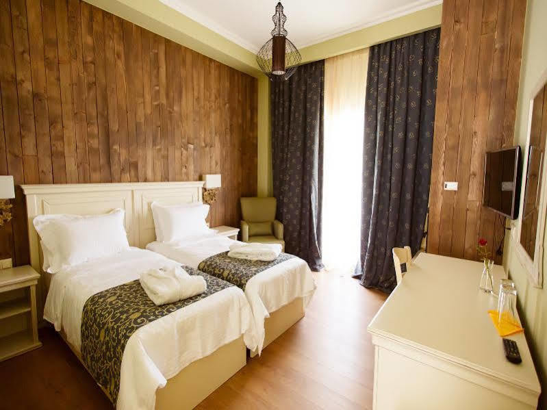 Irenes Resort กาโต ลูตรากี ภายนอก รูปภาพ