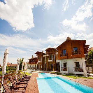 Irenes Resort กาโต ลูตรากี ภายนอก รูปภาพ